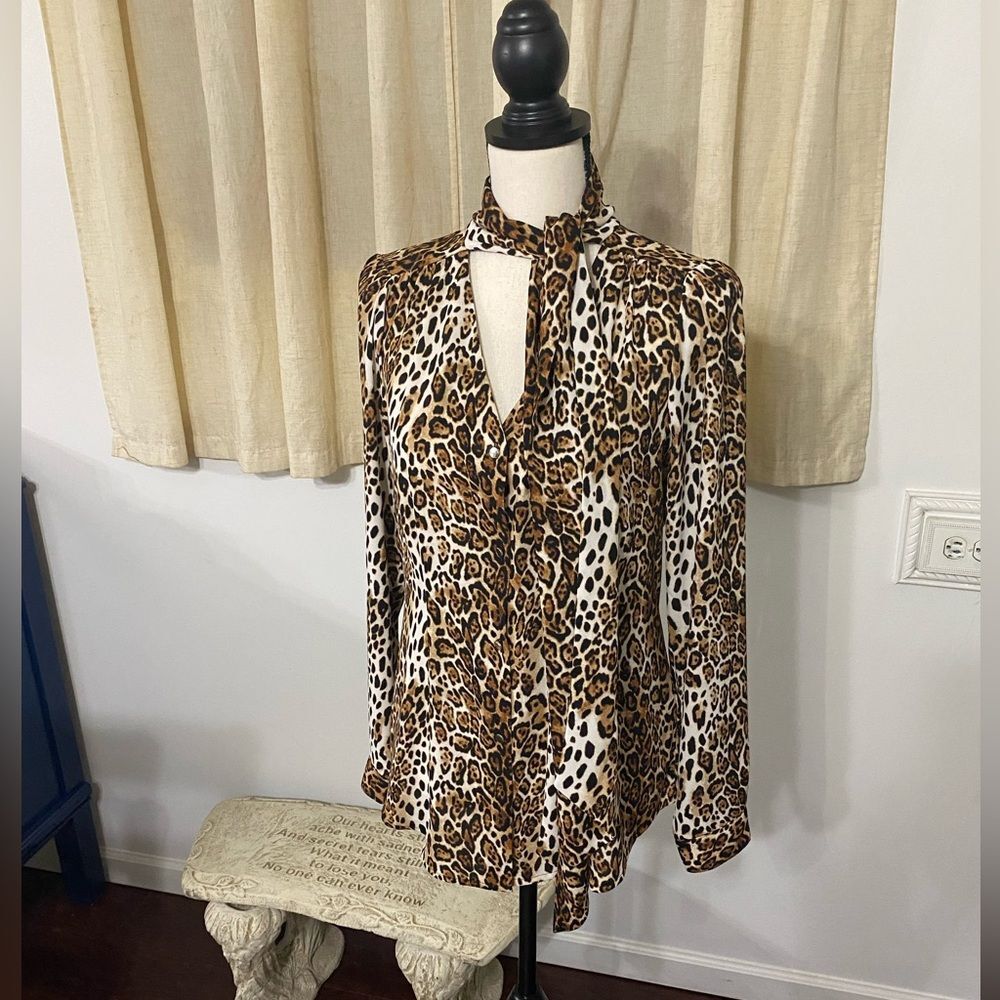 Animal print White House Black Market Blouse Size 6